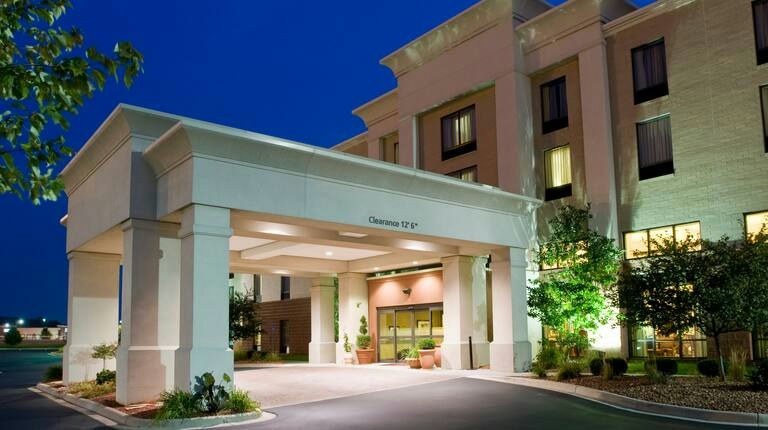 Hampton Inn & Suites Cincinnati-Union Centre