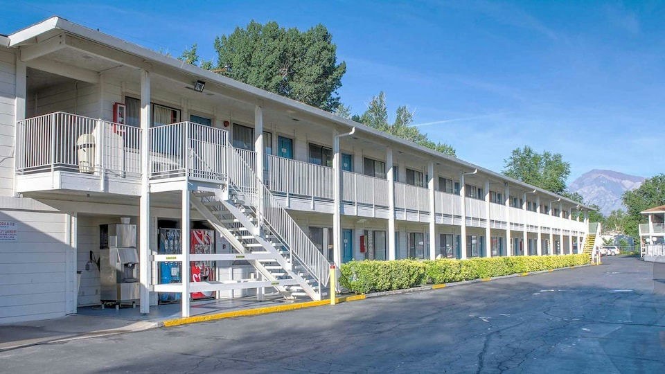 Motel 6 Bishop, CA